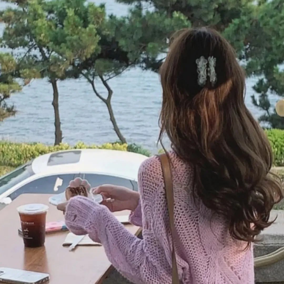 照片的她